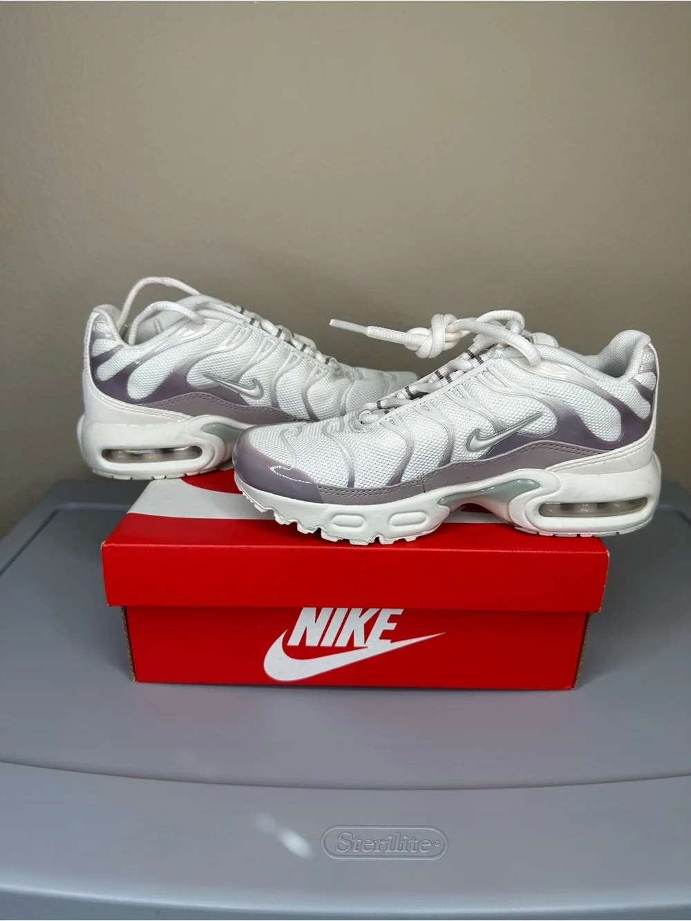 Little Kids Nike White and Lavender Wave-Accent Running Shoes